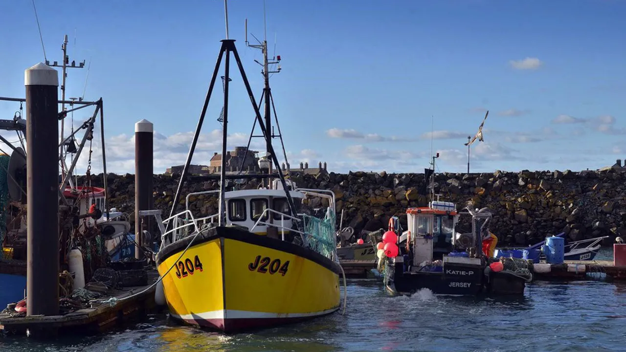 The Government of Jersey has issued an additional nine permanent fishing licences to French fishing vessels